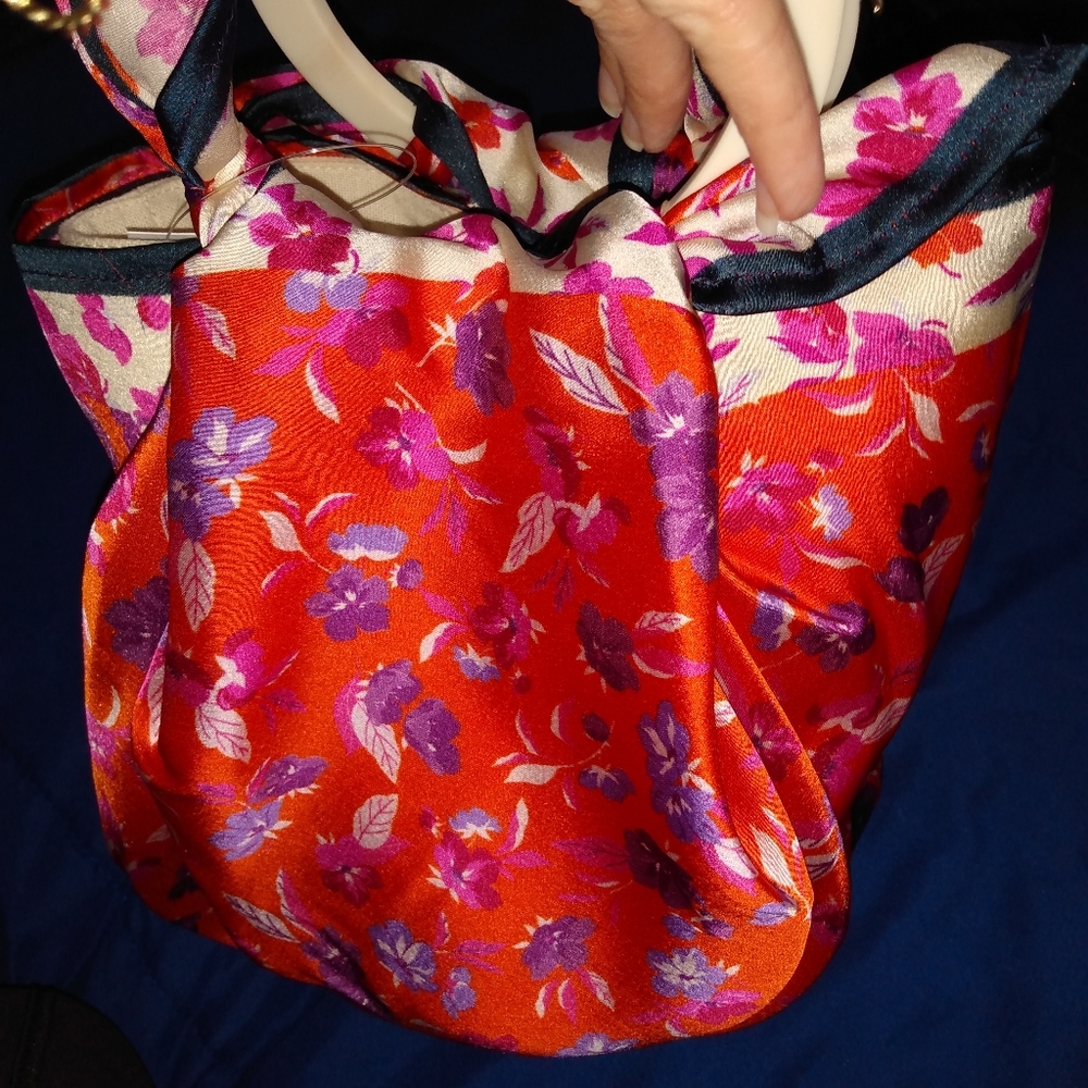 Scarf bucket bag